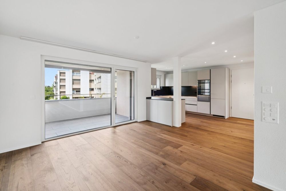 Moderne 4.5-Zimmerwohnung mit drei gedeckten Balkonen -  Bild 2