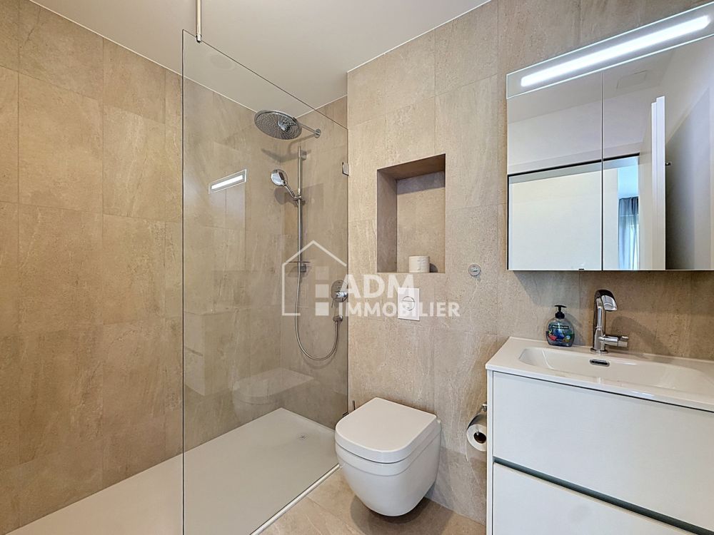 Saillon,  appartement 4.5 pièces rez avec jardin privatif de 243 m2 - Salle de douche
