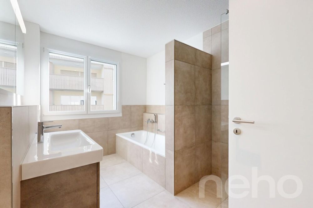 Moderne 4.5-Zimmerwohnung mit grossem Balkon und hochwertiger Küche - Bild 8