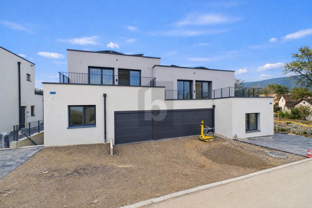 PREISHIT! NEUBAU MIT ZWEI TERRASSEN UND GARTEN -  Bild 1