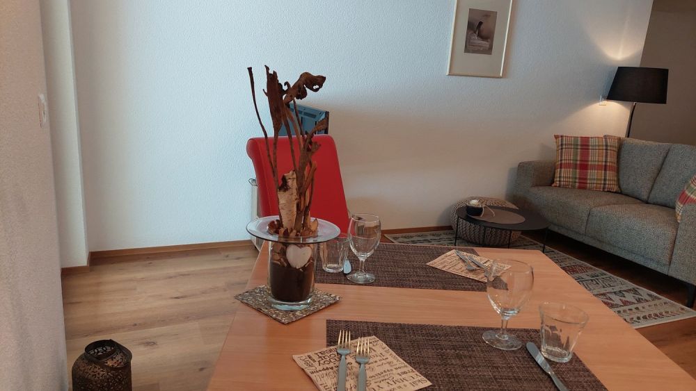 1.5 Zi.-Studio möbliert bis 2 Pers. Grosser Balkon verglast -  Bild 4