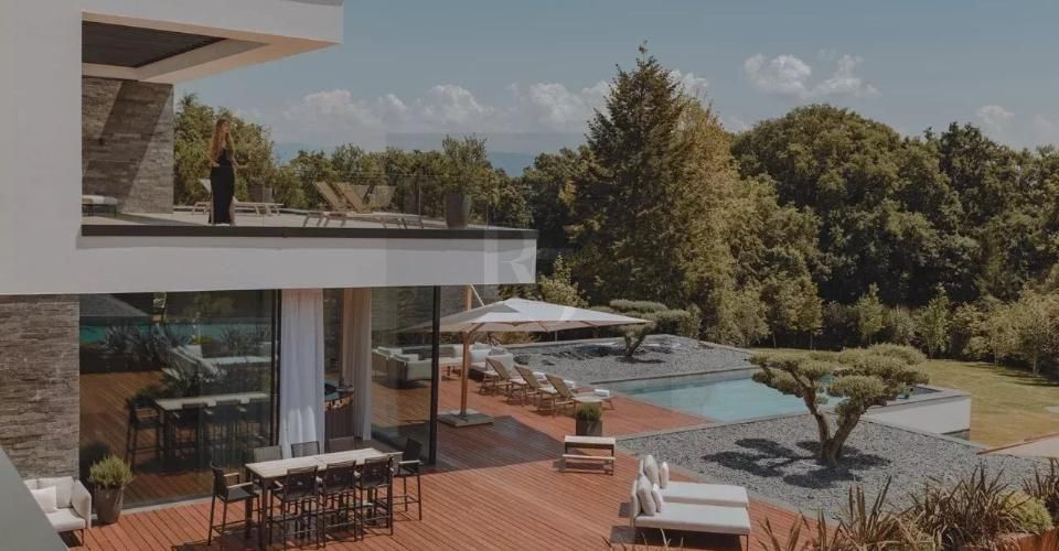 Grande Villa ? Retraite contemporaine ultra-privée aux portes de Genèv - Villa 20 pièces - image - 4