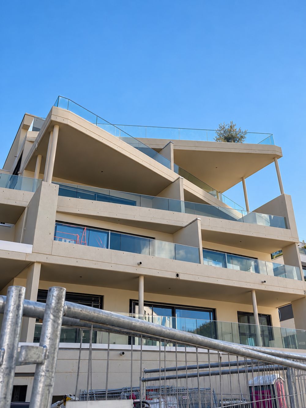 Exklusive 4.5-Zimmer-Terrassenwohnung mit Weitsicht und ultraluxuriösem Ausbau -  Bild 1