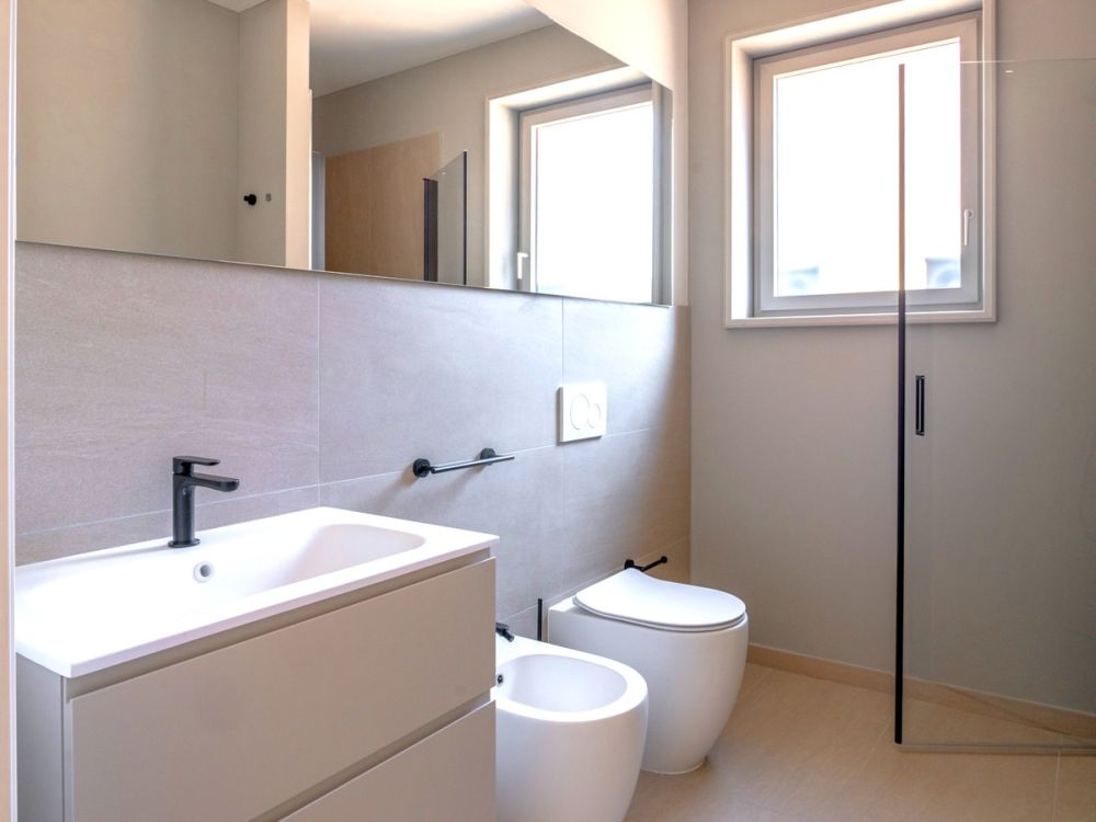 Nuovissimo appartamento 2.5 locali con giardino privato e portico -  Bild 9