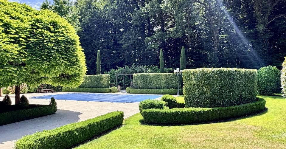 Une propriété d'exception à réinventer, au cœur d'un écrin de verdure - Maison 10 pièces - image - 6