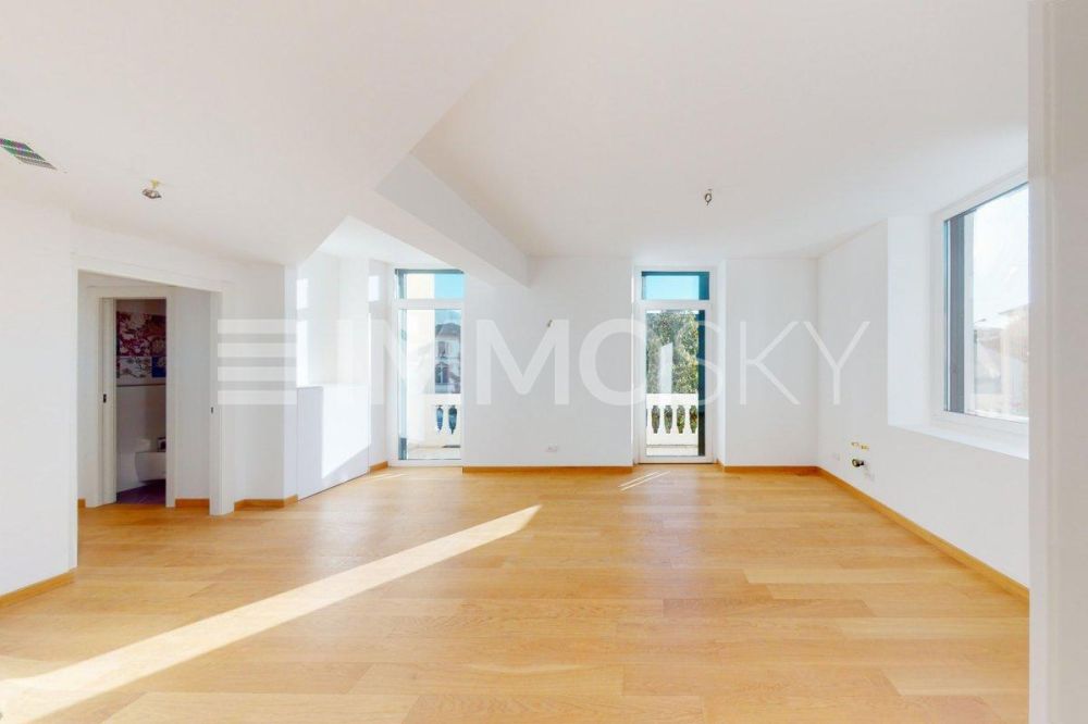 Elegante, luminoso in stile Liberty - Living room con accesso in terrazza