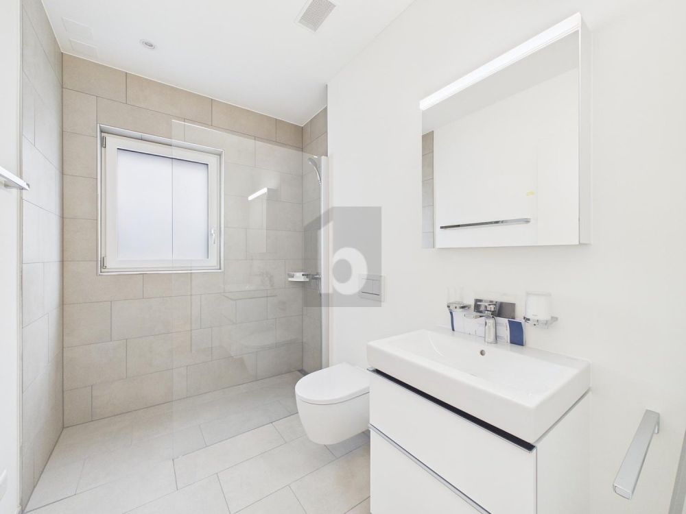 PREISHIT! NEUBAU MIT ZWEI TERRASSEN UND GARTEN -  Bild 3