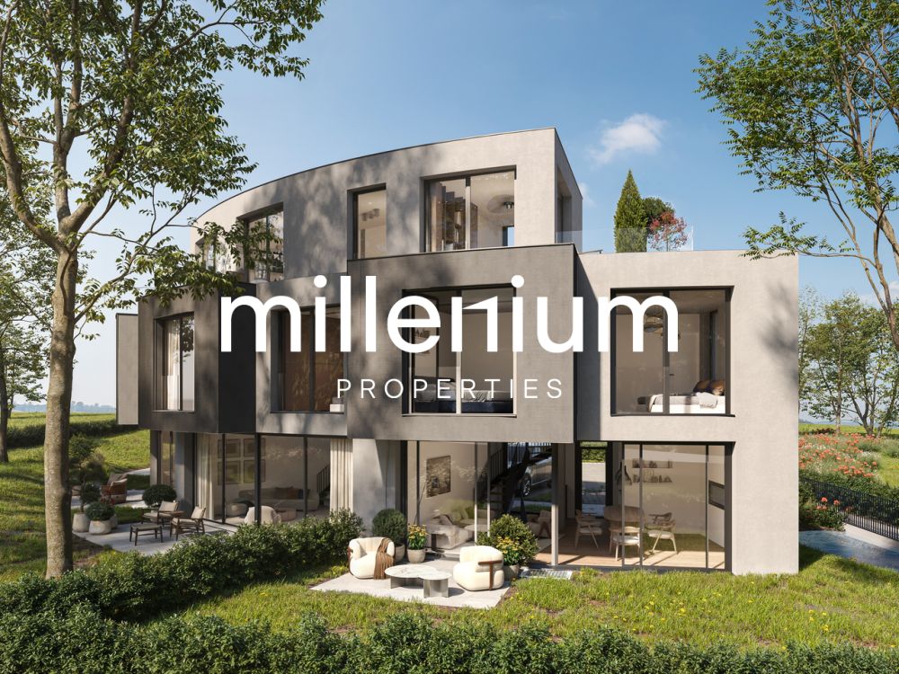 VILLAS STIERLIN - photo d'une maison moderne vue du terrain / picture of a modern home as seen from the land