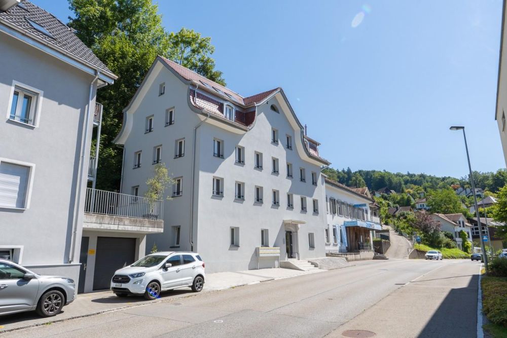 frisch renoviertes Mehrfamilienhaus mit 10 Einheiten - Aussenansicht