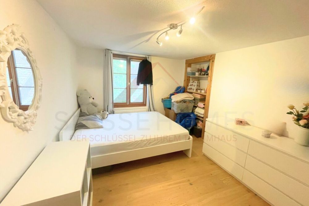 Grosszügiges Zweigenerationenhaus in Grenchen - 14.5 Zimmer, grosses Grundstück und vielseitiges Potenzial - Bild 11