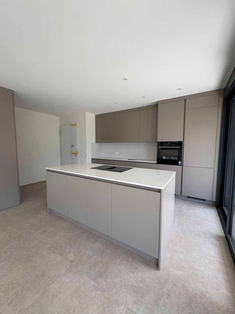 Moderno appartamento di 3.5 locali con ampia terrazza a Giubiasco -  Bild 2