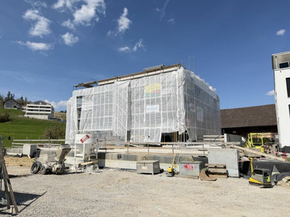 moderne 2.5 Zimmer Neubauwohnung in Bazenheid -  Bild 1