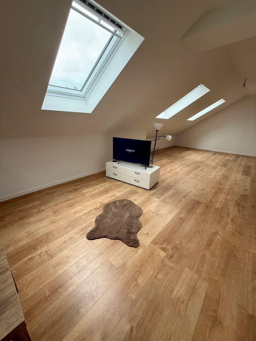 Moderne 2-Zimmer-Dachwohnung in ruhiger Lage von Seuzach -  Bild 3
