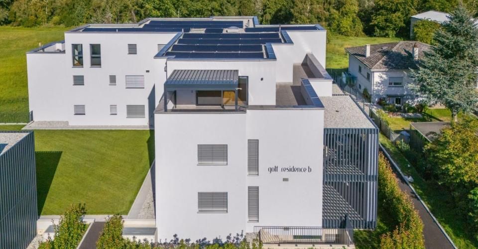 Abschlagen, ankommen und aufatmen: Exklusive Attika in der Golfresidence - Appartement 3.5 pièces - image - 11