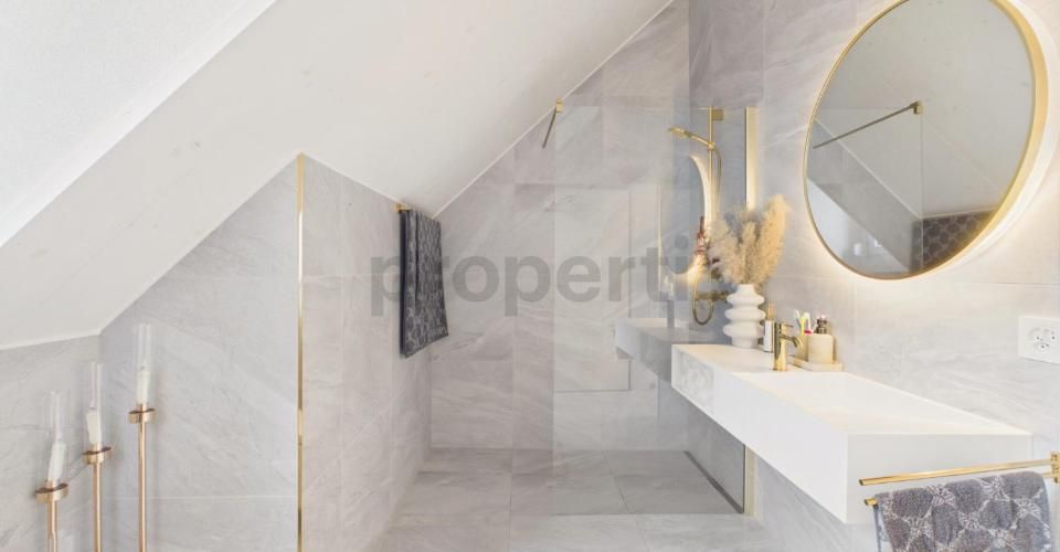 Ankommen, wohlfühlen, zuhause sein  charmante 6.5 Zimmer Maisonette auf zwei Ebenen - Duplex 6.5 pièces - image - 4