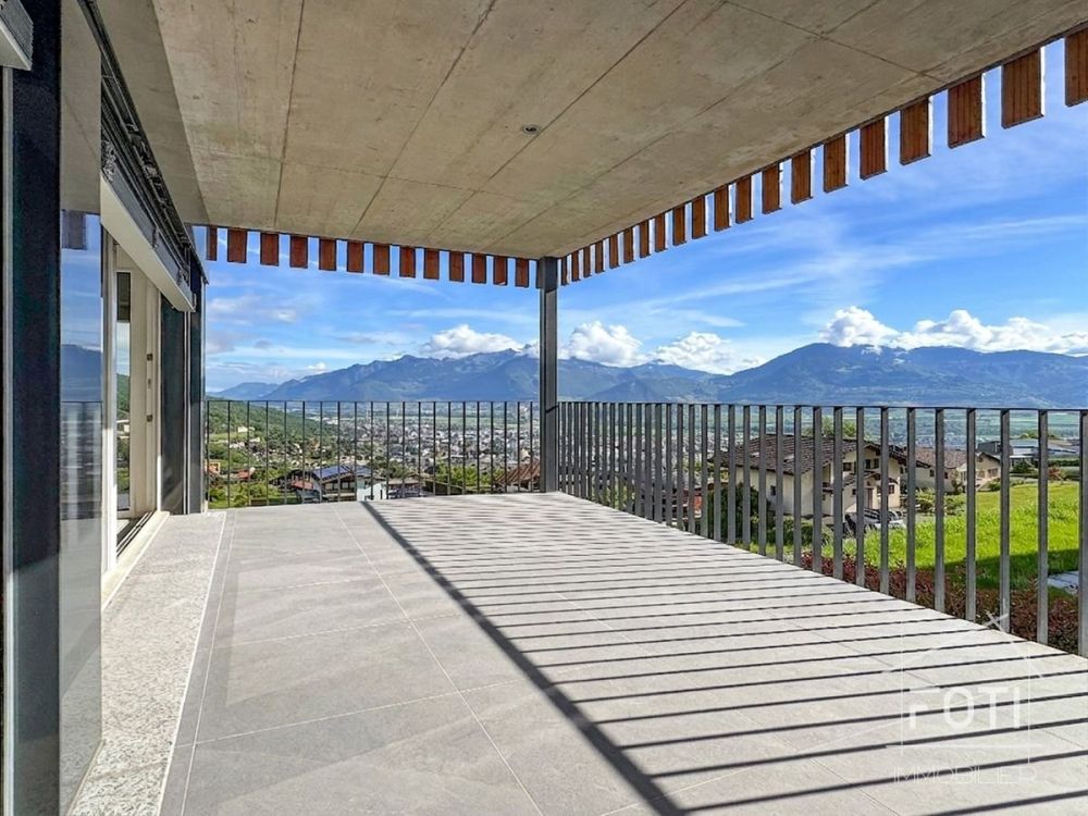 LOCATION-VERKAUF: Einzelvilla NEU mit 4,5 Zimmern und schönem Blick auf die Ebene. - Terrasse