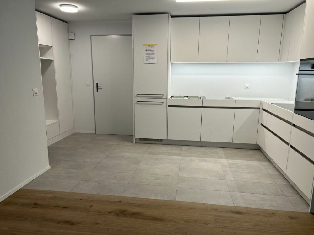 Schmucke 2,5 Zi mit Privatsitzplatz -  Bild 7