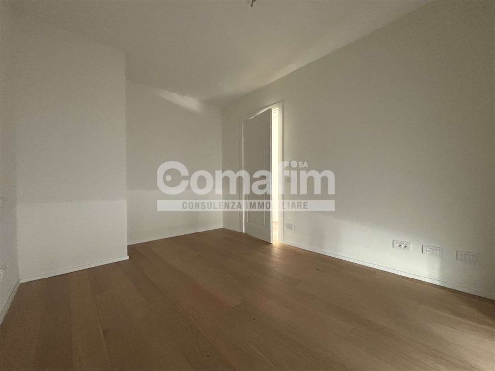 Chiasso : 2.5 locali al 1P - Moderno con terrazzo - Bild 8