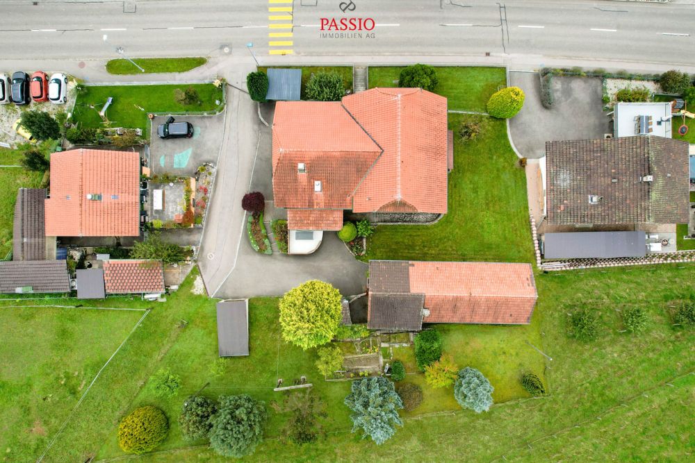 Vielseitiges 11,5-Zimmer Haus mit Nebengebäude und Ausbaupotenzial - Bild 4