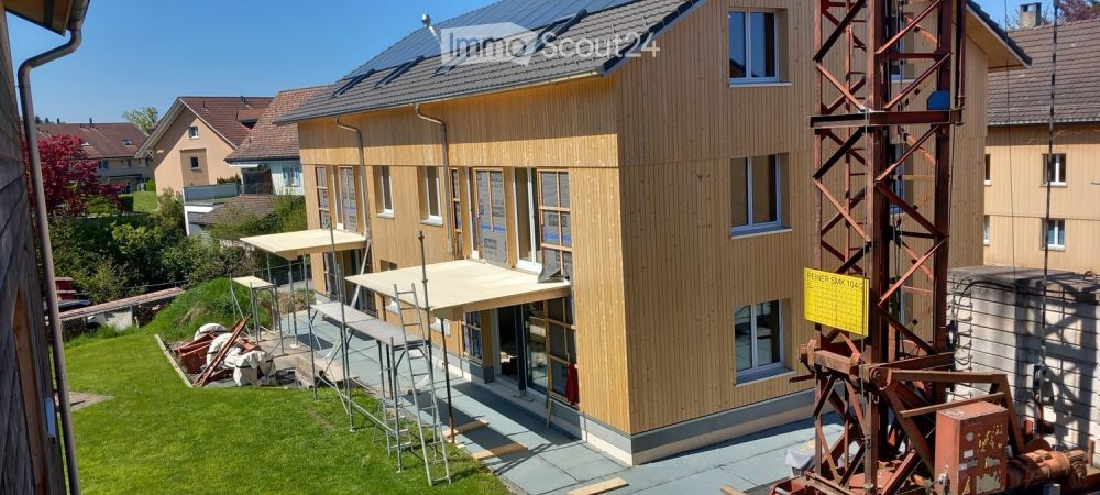Modernes 5.5-Zimmer-Doppeleinfamilienhaus in Tübach - Neubau -  Bild 1