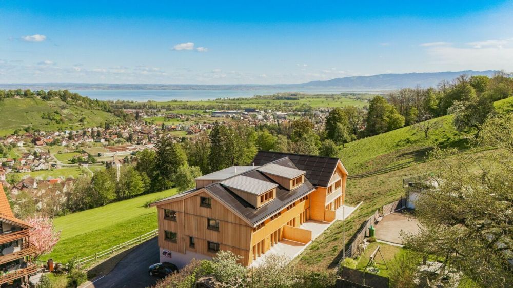 DER Logenplatz über dem Bodensee - 3.5-Zimmer-Erdgeschosswohnung in Vollholzbauweise mit traumhaftem Weitblick -  Bild 2