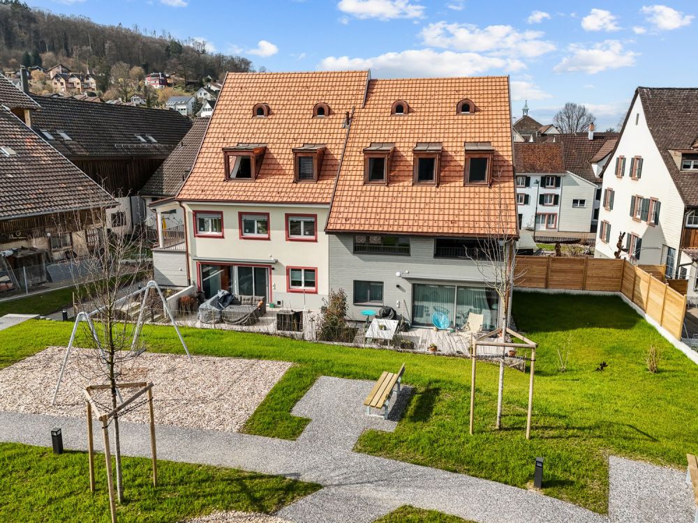 Das "Haus im Haus": 4,5-Zimmer-Wohnung mit Loggia und zusätzlichem Atelier ! A-1.1 -  Bild 2