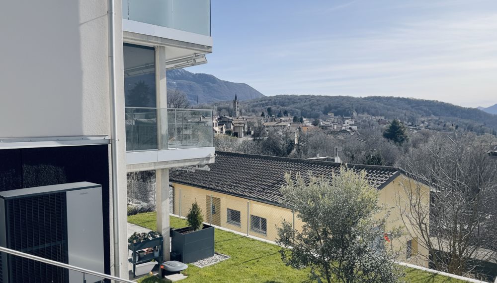 EXKLUSIVES UND GERAUMIGES 4.5-ZIMMER-WOHNUNG MIT GARTEN IN CAPRIASCA -  Bild 1