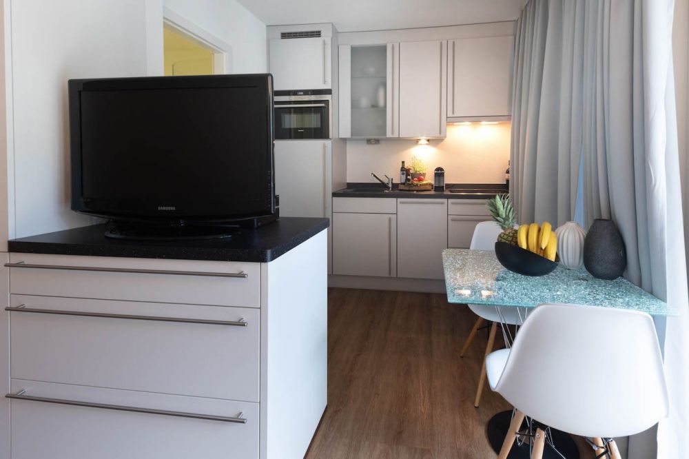 Zentrales, möbliertes Studio mit Balkon zum Innenhof in Zürich Wiedikon -  Bild 2