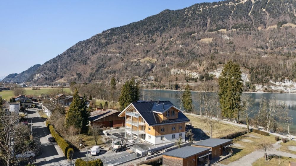 Duplex 6,5 Zimmer mit atemberaubendem Blick auf den Brienzersee -  Bild 1
