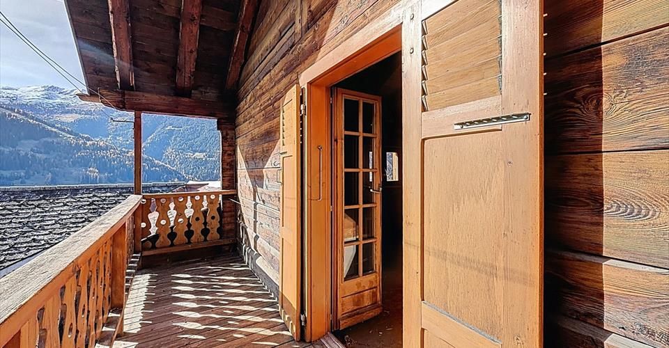 Chalet à rénover – L'âme d'une grange alpine à Sarreyer - Maison jumelée 4.5 pièces - image - 2
