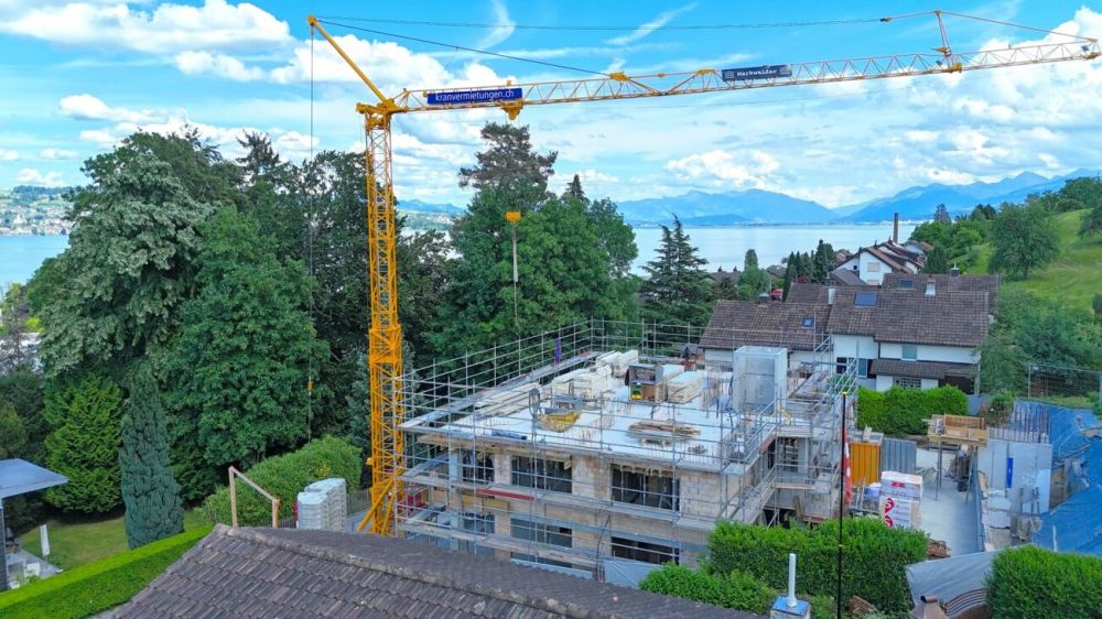DIE KRÖNUNG DES HAUSES NIMMT FORM AN - DACHWOHNUNG IM BAU -  Bild 2