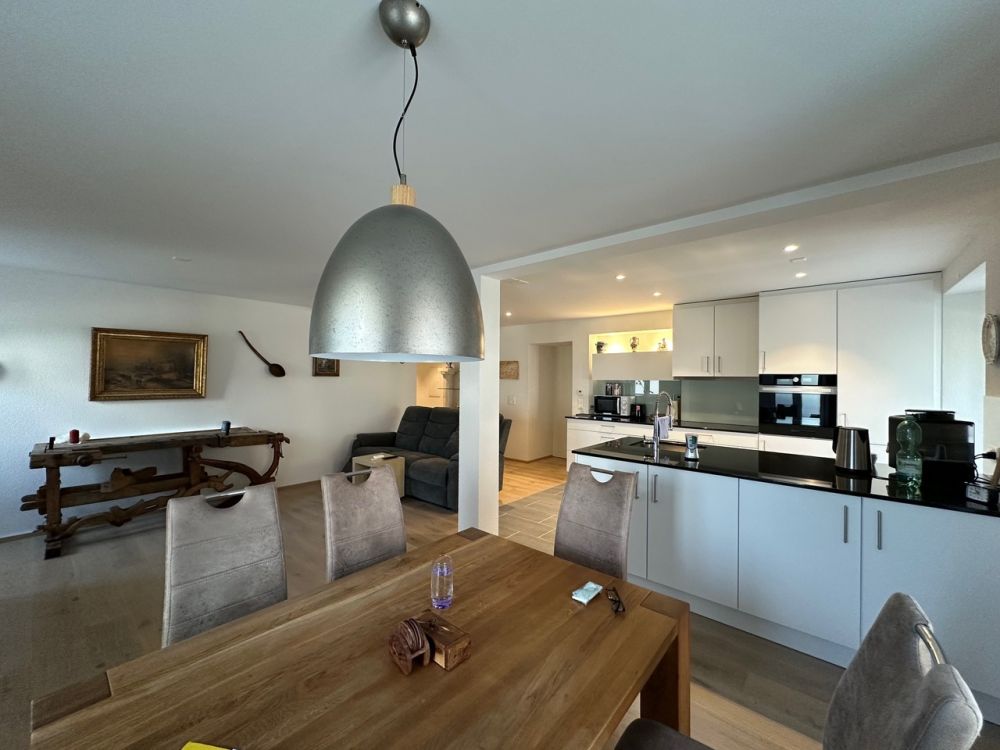 Neuwertige 3.5-Zimmer-Wohnung mit Sitzplatz und Carport zu verkaufen - Bild 5