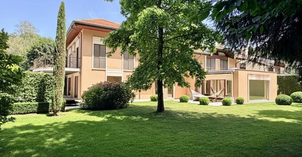 Une propriété d'exception à réinventer, au cœur d'un écrin de verdure - Maison 10 pièces - image - 1