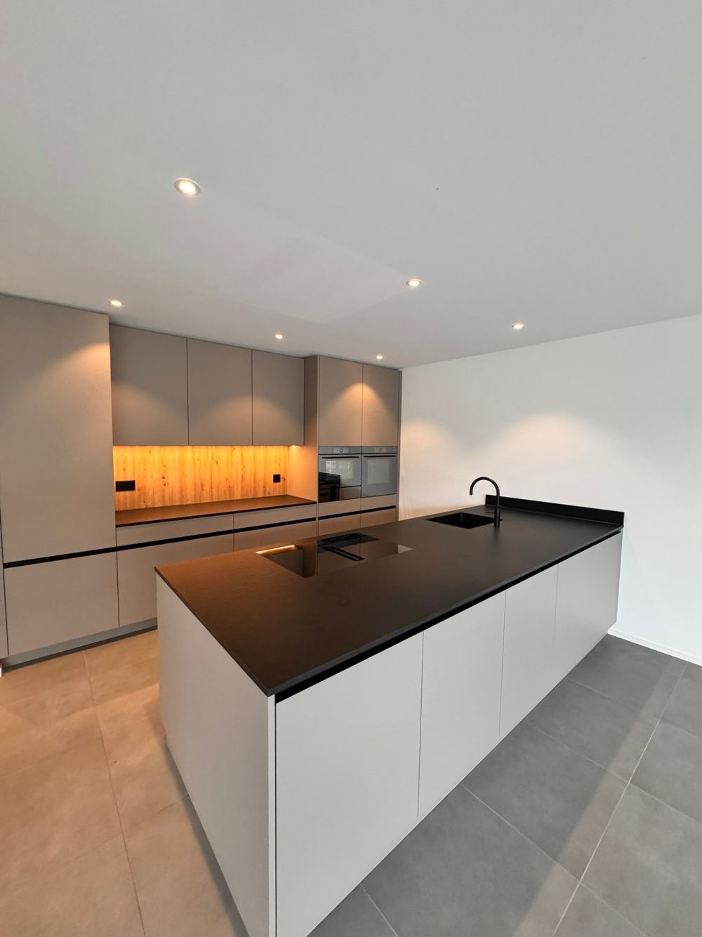 Wohnen der Extraklasse – exklusive 3.5-Zimmer-Terrassenwohnung am Buechenberg -  Bild 3