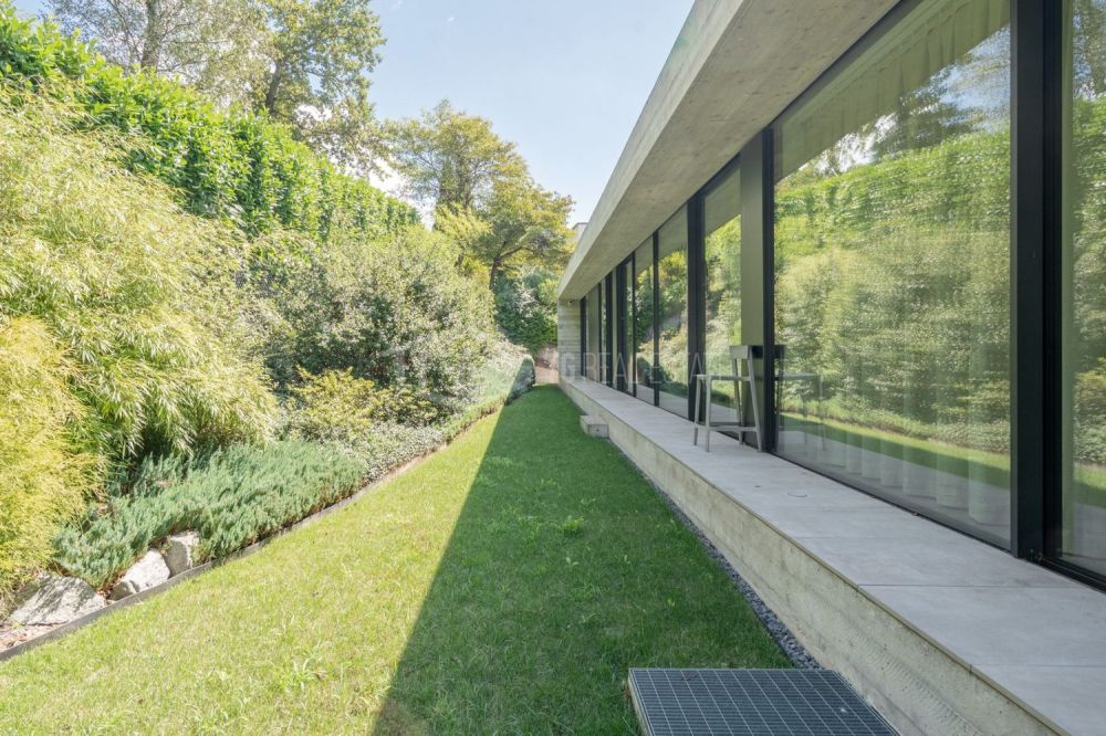 ELEGANTE MODERNE VILLA IM GRÜNEN -  Bild 7