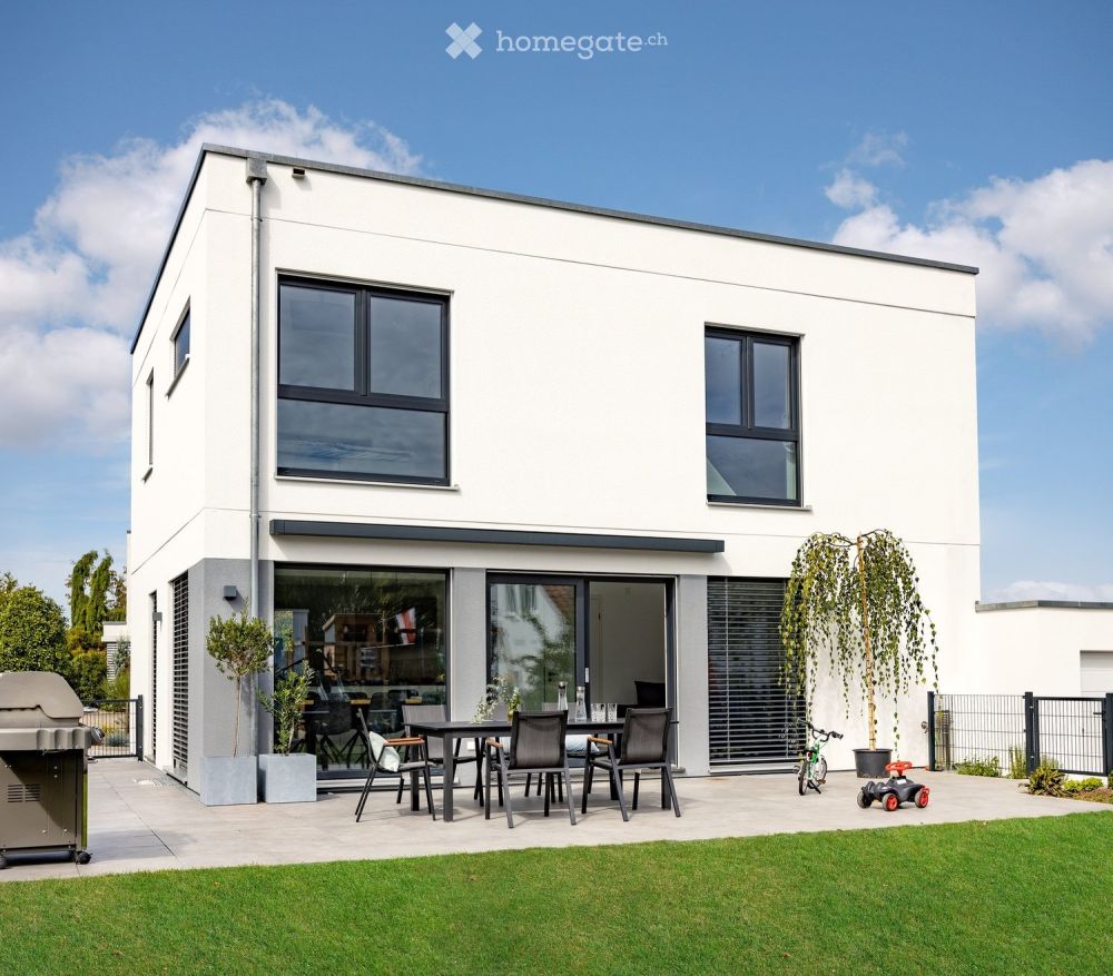 Einfamilienhaus mit 5½-Zimmer und Doppelgarage in Pieterlen -  Bild 1