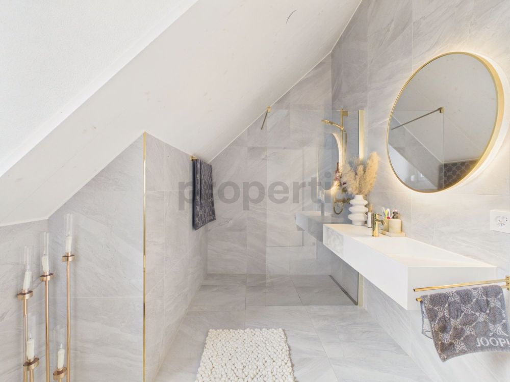 Ankommen, wohlfühlen, zuhause sein - charmante 6.5 Zimmer Maisonette auf zwei Ebenen - Image 3