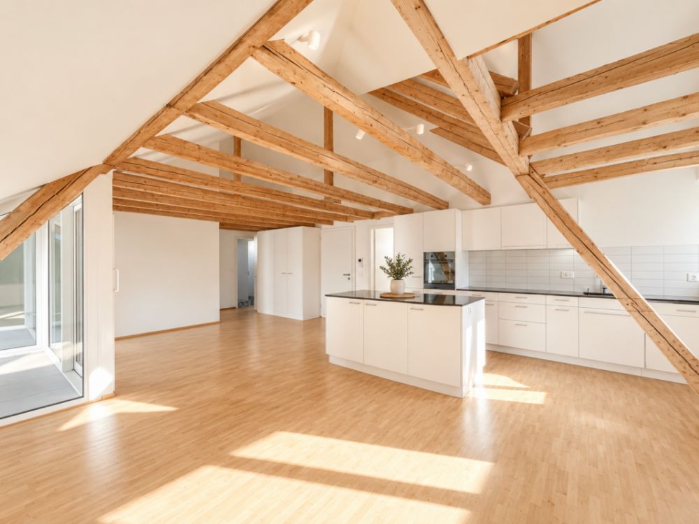 Moderne Dachwohnung mit Loggia an zentraler Lage -  Bild 1