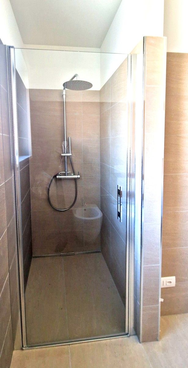 Nuovissimo 2,5 di ultima generazione in posizione centrale. - Bild 8