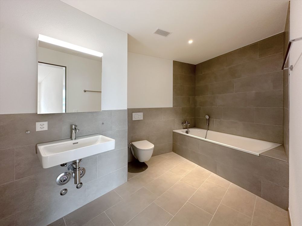 Attraktive Neubauwohnung in ruhigem Quartier! - Bad