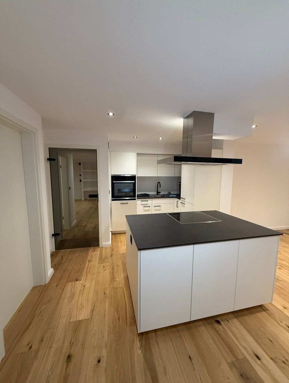 Exklusive Designerwohnung mit Garten (Vorderplatz), Terrasse & Smart-Home – Wohnen wie im Neubau -  Bild 3