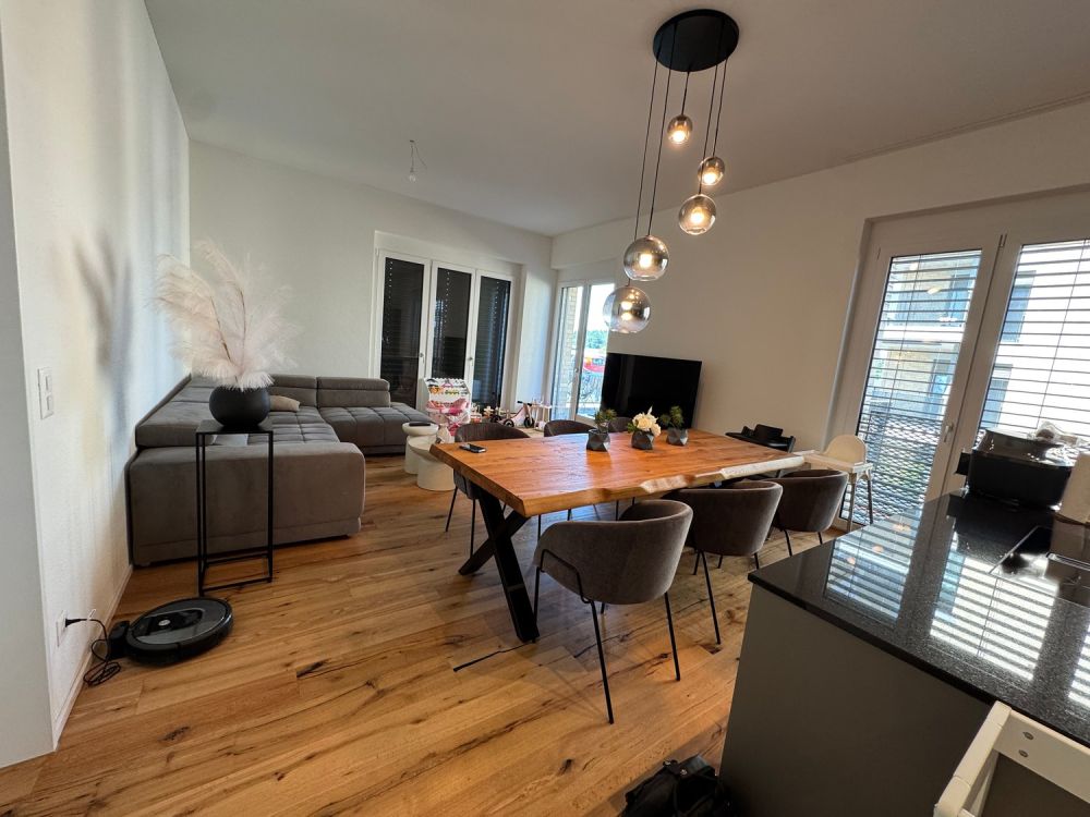 Moderne 4.5-Zimmer-Neubauwohnung mit Balkon in Berg TG -  Bild 1