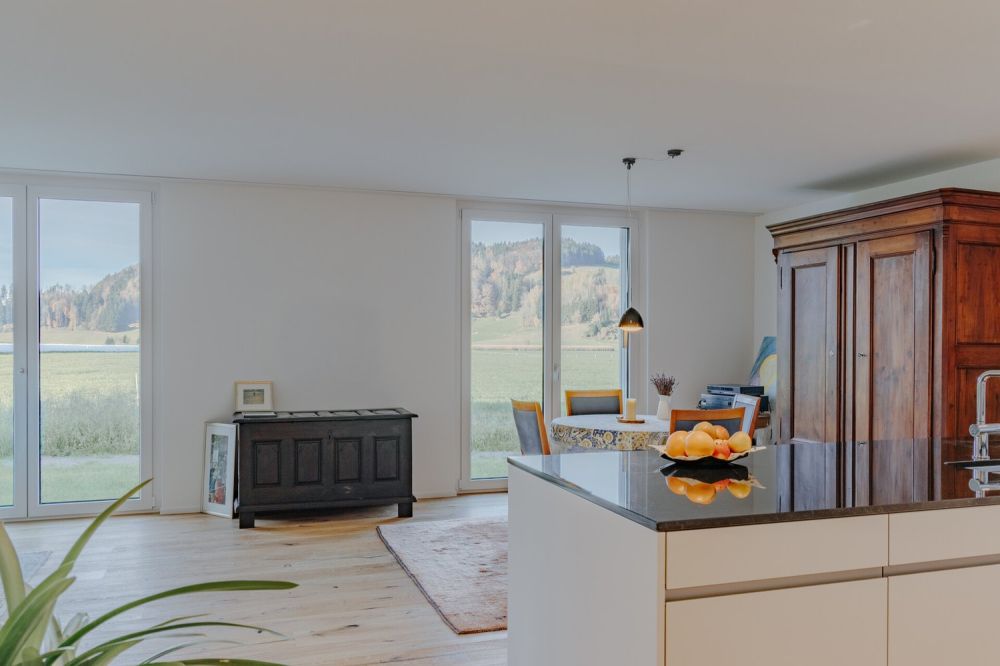 Wohnen im Grünen mit Stil und Komfort - Wohn- und Essbereich