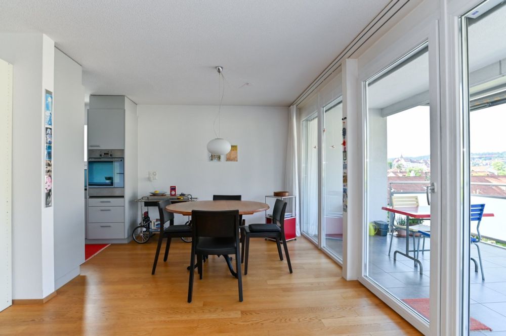 Gepflegt & hell | Blick auf die Altstadt von Aarau | offener Grundriss - ...Esszimmer mit Zugang...
