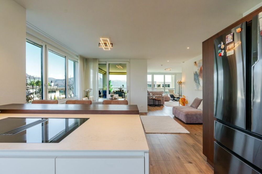 Exklusive 5.5 Z' Maisonette-Wohnung mit verglastem Balkon, Weitsicht und 2 EHP's -  Bild 2