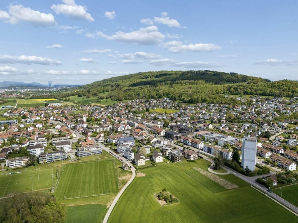 Neuwertige 2.5-Zimmer-Gartenwohnung mit viel Tageslicht - Drohnenaufnahme