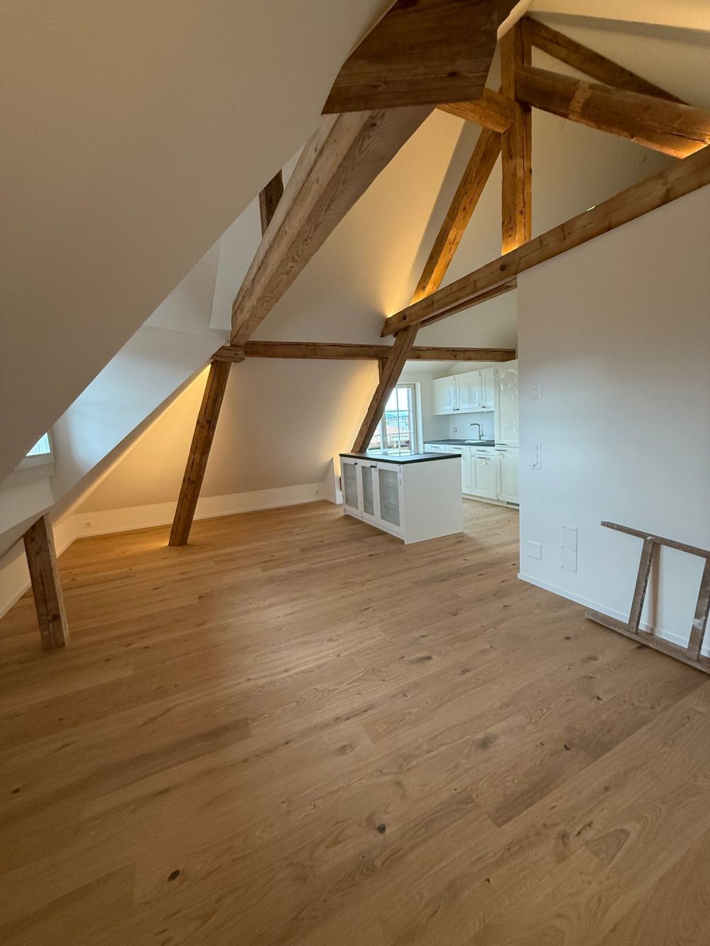 NEUWERTIGE: 3-Zimmerdachwohnung – Vintage-Style trifft auf modernen Komfort -  Bild 1