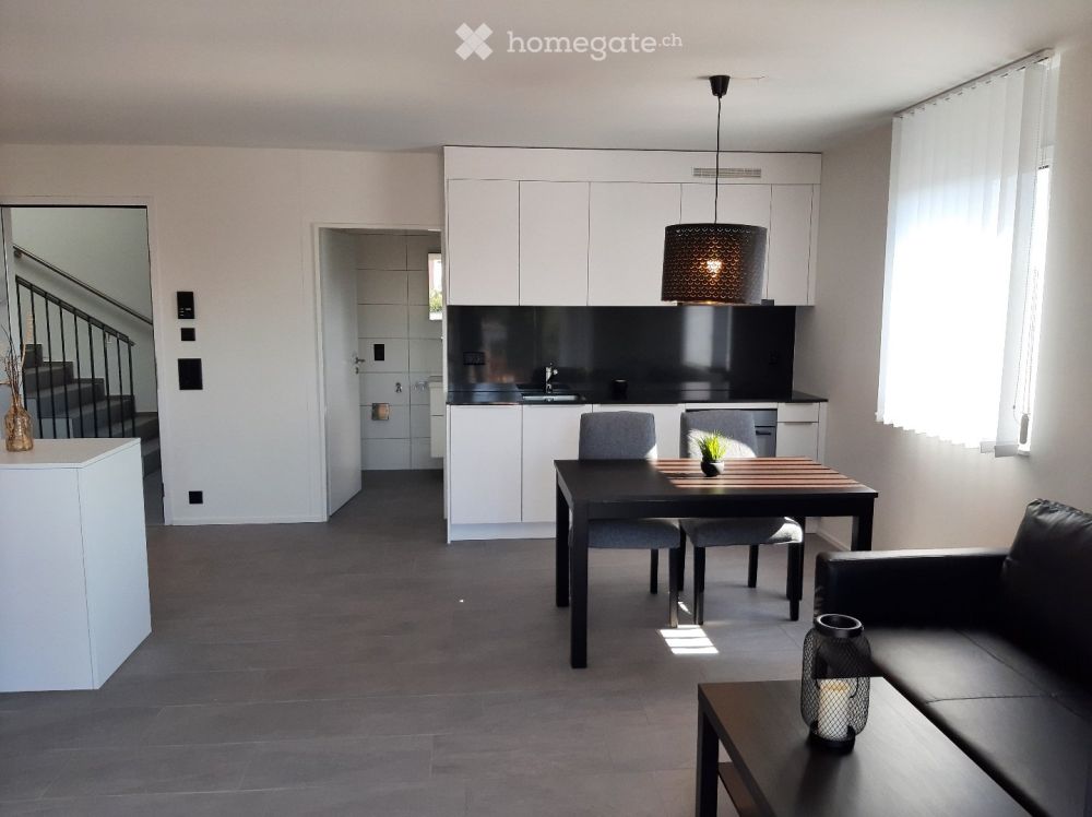 Moderne möblierte 2.5-Zimmer-Wohnung mit Terrasse und Garten in Aarau zu vermieten -  Bild 1