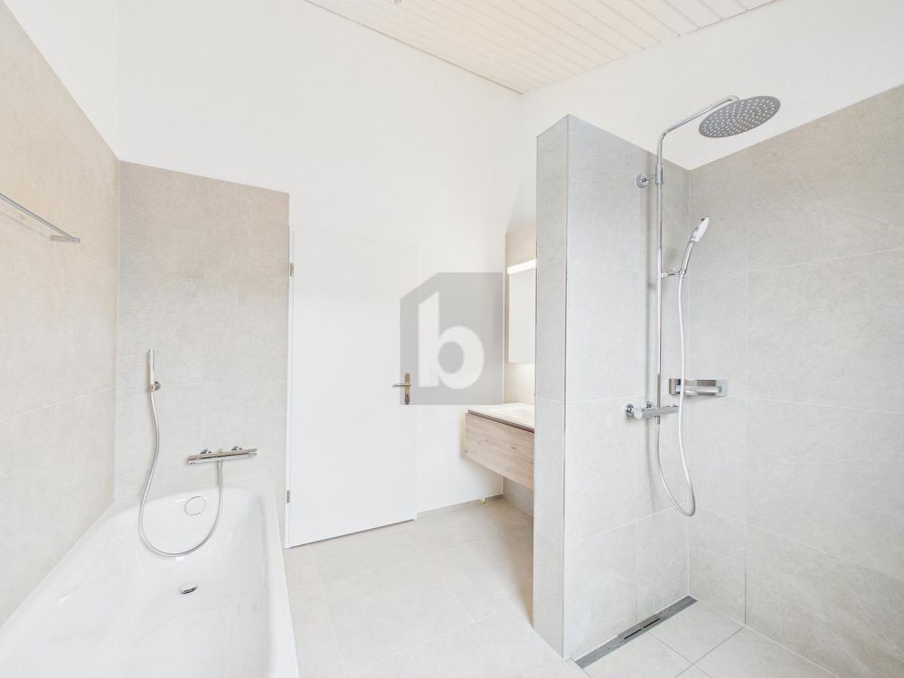 GROSSZÜGIG, HOCHWERTIG & RUHIG GELEGEN (D) - Bild 5