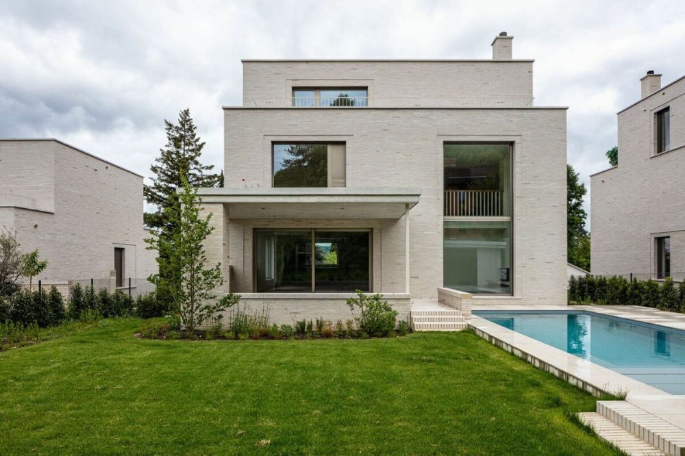 Exklusiver Neubau bezugsbereit - Exclusive new-build ready to move into -  Bild 1